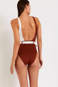 Maillot De Bain 1 Pièce Bi-couleur Marron Et Blanc MARIETA AUKANA 14 Maillot De Bain 1 Pièce Bi-couleur Marron Et Blanc MARIETA AUKANA -Livia Soldes 20e marieta corales 41n38 dos