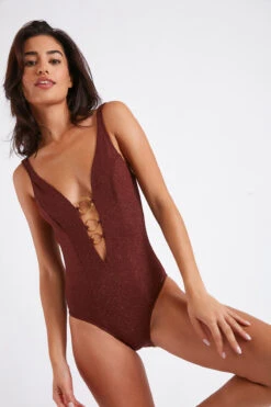 Maillot De Bain Une Pièce Chocolat ABALAI NASAYA 11 Maillot De Bain Une Pièce Chocolat ABALAI NASAYA -Livia Soldes 22e abalai nasaya kbp98 dev1