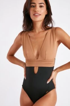 Maillot De Bain Une Pièce Noir Et Camel CAROLINA DUYA 9 Maillot De Bain Une Pièce Noir Et Camel CAROLINA DUYA -Livia Soldes 22e carolina duya 41e01 dev2