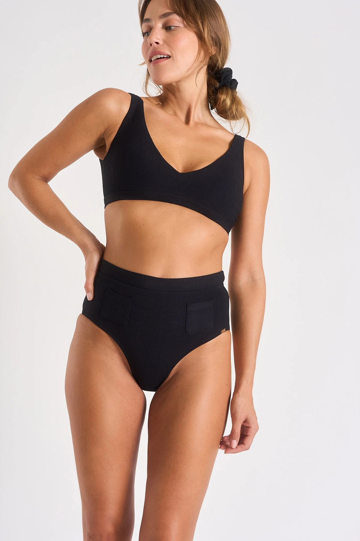 Maillot De Bain 2 Pièces Noir Locana & Jacotte Brehat 4 Maillot De Bain 2 Pièces Noir Locana & Jacotte Brehat – Image 2