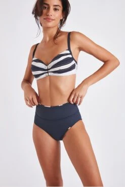 Maillot De Bain 2 Pièces Marine Miranda & Andra Bardane 17 Maillot De Bain 2 Pièces Marine Miranda & Andra Bardane -Livia Soldes 22e miranda c barda zgv06 andra bardane zgv06 dev7
