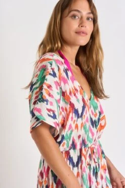 Robe écrue à Motifs AKYRA COTMAKASSAR -Livia Soldes 23e akyra cotmakass zhv11 dev1