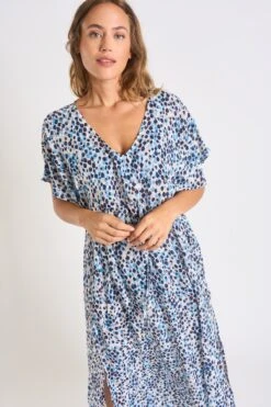 Robe Bleue à Motifs AKYRA VOILHINOKI -Livia Soldes 23e akyra voilhinoki zhz56 dev3